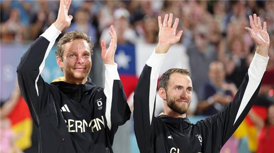 Nach Platz zwei bei Olympia sind Nils Ehlers (l) und Clemens Wickler auch bei der EM erfolgreich. 