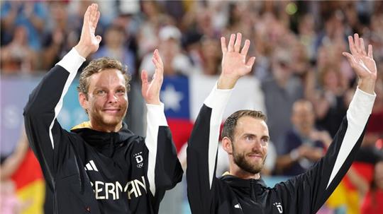 Nach Platz zwei bei Olympia sind Nils Ehlers (l) und Clemens Wickler auch bei der EM erfolgreich. 