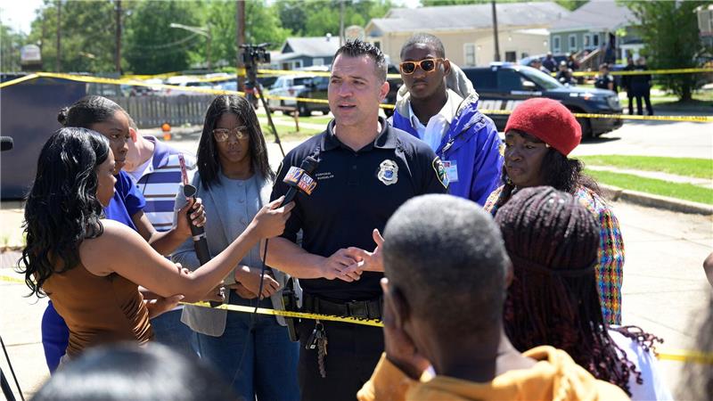 Nach Schüssen in Louisiana: Chris Bordelon informiert die Presse über die Tat.