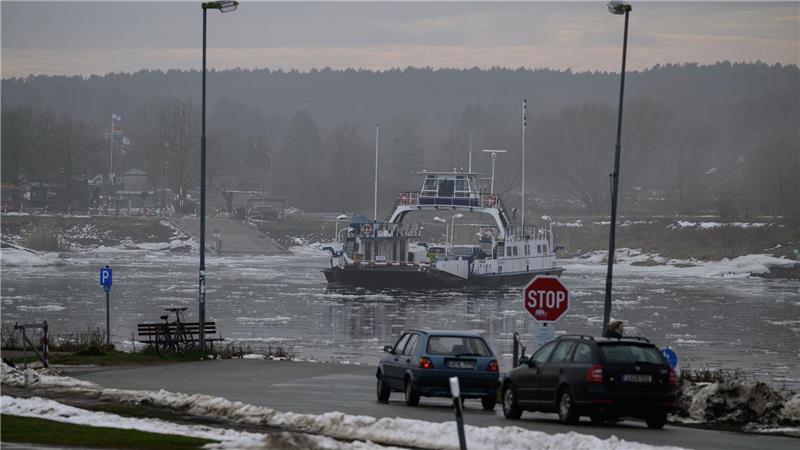 Nach Sturm und Eis auf der Elbe ist die Fähre „Tanja“ wieder in Betrieb.