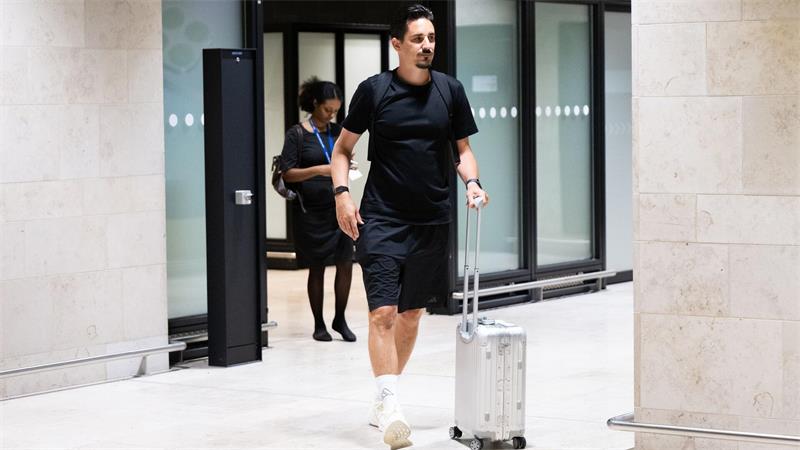 Nach WM-Aus: Benjamin Hübner, Assistenztrainer, und andere aus dem DFB-Team zurück in Frankfurt