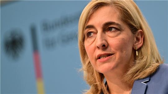 Nach Warkens Angaben kann Deutschland bei Bedarf unter anderem über das Robert Koch-Institut oder das Bernhard-Nocht-Institut Hilfe leisten. (Archivbild)