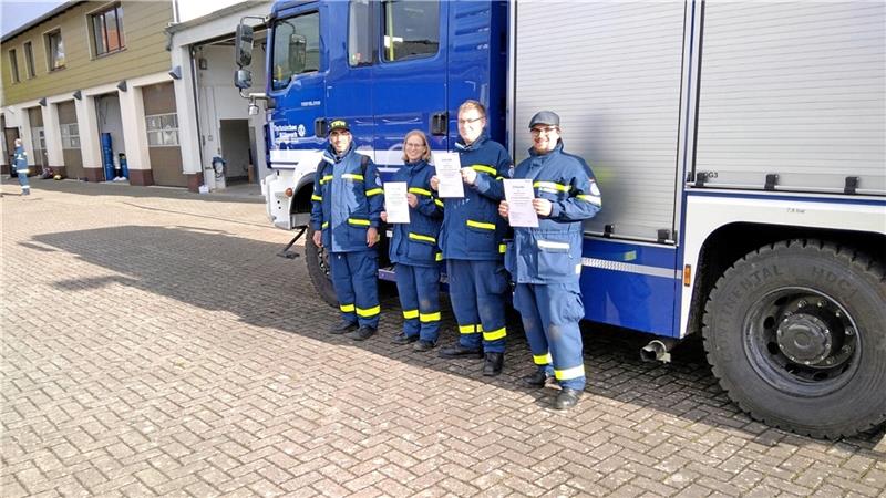 Technisches Hilfswerk hat vier neue Helfer Nach bestandener Grundschein-Prüfung sind sie nun THW-Helfer: Rafat Ghabin, Alexandra Scheunert, Miquel Reinert und Alexander Nordhoff (v.l.). Foto: Privat