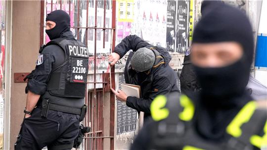 Nach dem Anschlag auf das Berliner Stromnetz im September 2025 ermittelte die Polizei vier Verdächtige.