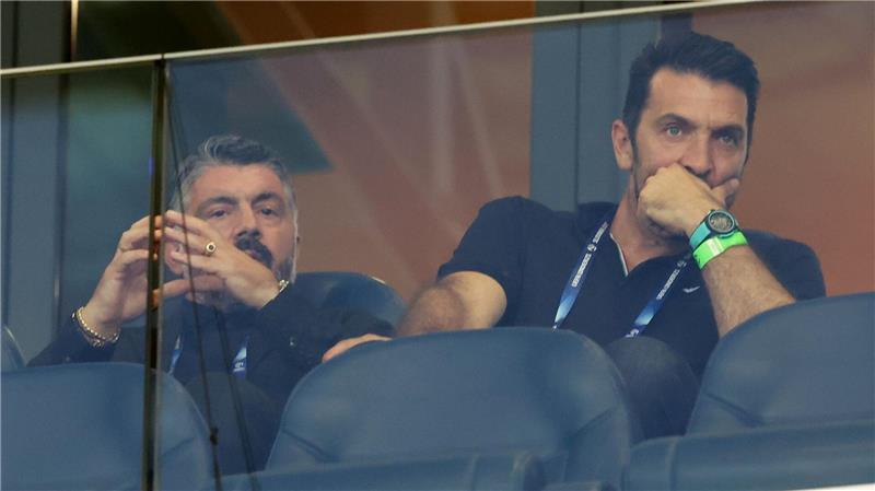 U21-Titeltraum lebt - Nach „Mörderleistung“ folgt Frankreich Nach dem Besuch von Italiens Nationalcoach Gennaro Gattuso (l) war die Frage, wann Julian Nagelsmann kommt.