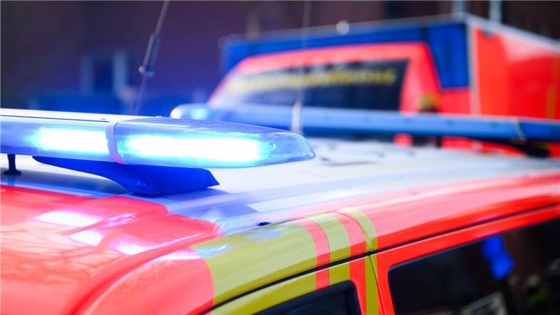 Nach dem Diebstahl seines Lieferwagens wurde der 43-jährige Paketbote schwer verletzt ins Krankenhaus gebracht. (Symbolbild)