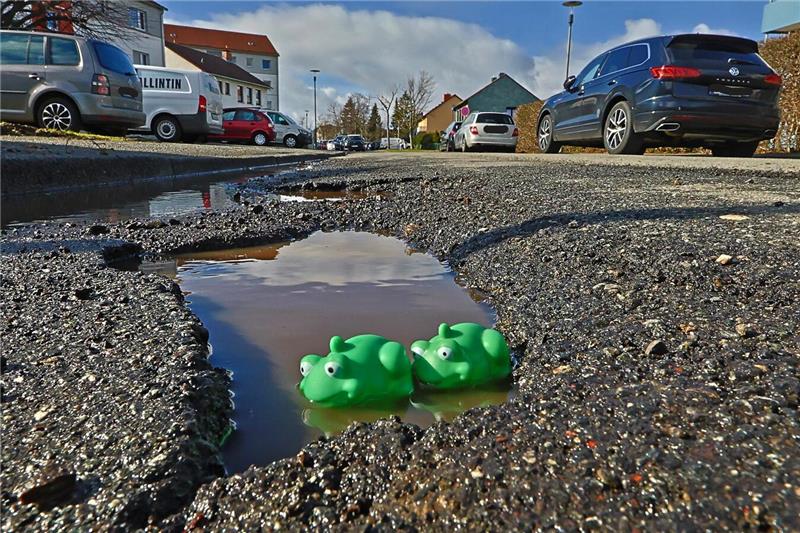 Nach dem Frost offenbaren sich die Schlaglöcher.