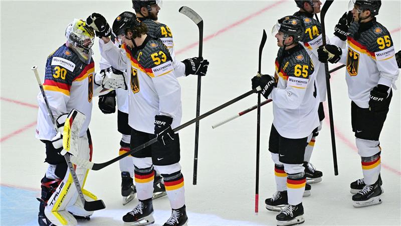 Nach Eis-Problemen: Weltverband verlängert Drittelplausen Nach dem Loch im Eis aus dem Norwegen-Spiel hat der Eishockey-Verband nun eine erste Maßnahme getroffen.