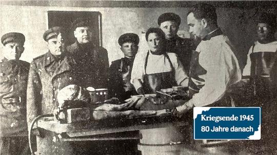 Nach dem Selbstmord: Die Sowjets lassen in der Leichenhalle des chirurgischen Feldlazaretts in den Kliniken von Berlin-Buch die Leiche von Hans Krebs obduzieren.
