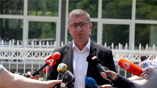 Nach dem Sieg seiner nationalistischen VMRO-DPMNE bei der Parlamentswahl wählte das Parlament nun Hristijan Mickoski zum neuen Ministerpräsidenten.