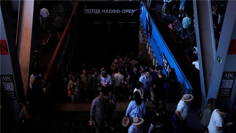 Wegen Stromausfalls: Tennis-Spiele in Madrid abgesagt Nach dem Stromausfall wurde die restlichen Spiele für Montag abgesagt.