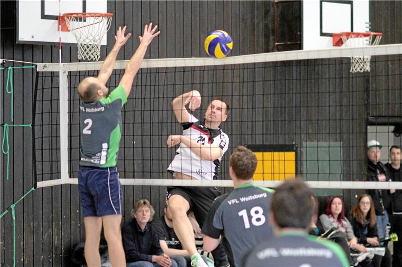 Nach dem Tiebreak-Sieg gegen Giesen können Spielertrainer Martin Baensch und der 1. VC Goslar schon für die nächste Saison in der Landesliga planen. Foto: GZ-Archiv
