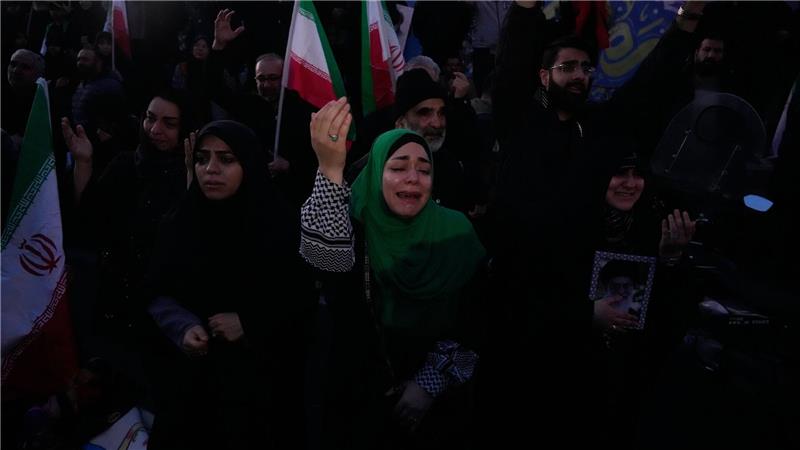 Nach dem Tod des Religionsführers Ajatollah Ali Chamenei sind die Gefühle der Menschen im Iran gespalten. 