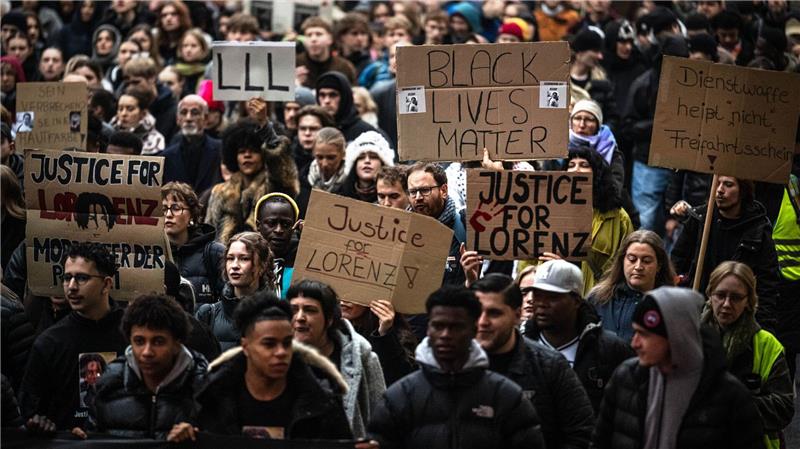 Tödliche Polizeischüsse: Wie geht es im Fall Lorenz weiter? Nach dem Tod des jungen Mannes fanden bundesweit Demonstrationen statt. (Archivbild)