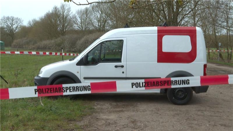 Große Fahndung - Trio raubt Geldtransporter in Lübeck aus Nach dem Überfall flohen die drei Männer mit einem weißen Kastenwagen.