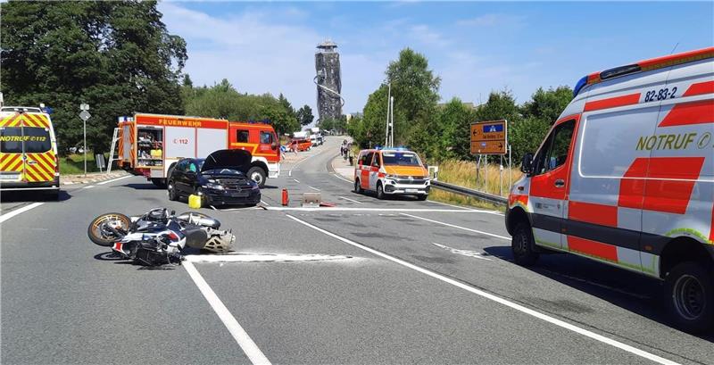 Weniger Unfälle, aber mehr schwer Verletzte auf den Straßen Nach dem Unfall eines Motorradfahrers im Sommer 2024 in Torfhaus rücken zahlreiche Einsatzkräfte aus.