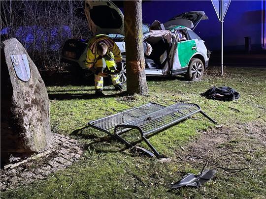 Nach dem Unfall musste der Wagen abgeschleppt werden. Foto: Phil-Kevin Lux-Hillebrecht