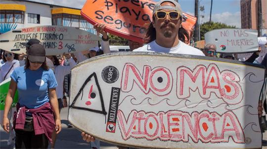 Nach dem Verschwinden der drei Ausländer hatten Surfer gegen die Kriminalität in Baja California protestiert. (Archivbild)
