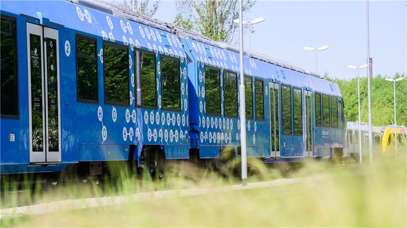 Nach dem Vorfall in der Regionalbahn sucht die Bundespolizei einen jungen Mann - den mutmaßlichen Täter (Symbolbild)