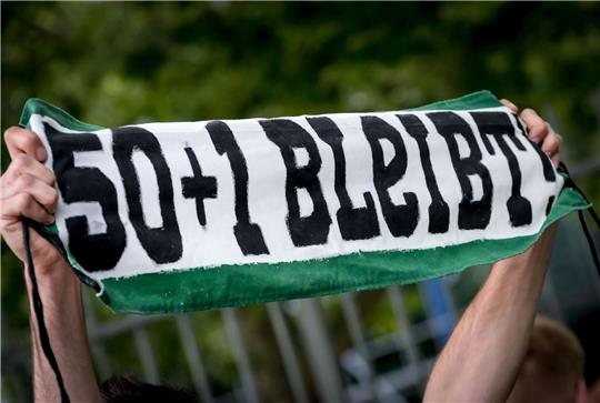 Nach dem Willen des Bundeskartellamtes soll die 50+1-Regel im deutschen Profifußball erhalten bleiben.