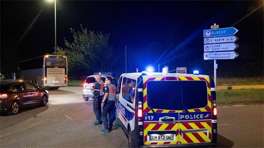 Nach dem Zugunglück wurden nach vorläufigen Angaben mehr als 40 Menschen verletzt, darunter eine Frau schwer. 