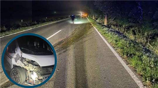 Nach dem Zusammenstoß erstreckt sich eine meterlange Schleifspur über die B 243. Fotos: Polizei Seesen