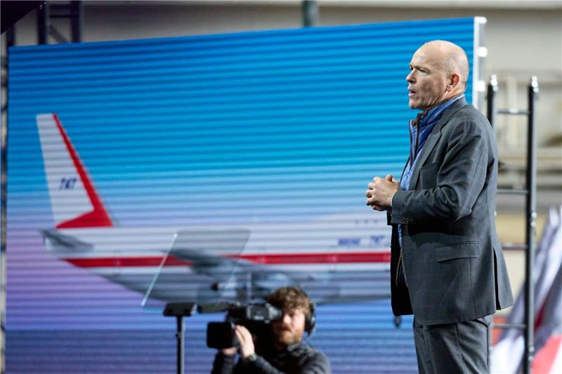 Boeing-Chef verspricht Aufklärung nach Beinahe-Unglück Nach dem Zwischenfall mit einer Boeing-Maschine, bei der im Flug ein Rumpfteil herausbrach, hat Konzernchef Dave Calhoun einen Fehler des Flugzeugbauers eingeräumt und Aufklärung versprochen (Archivbild).