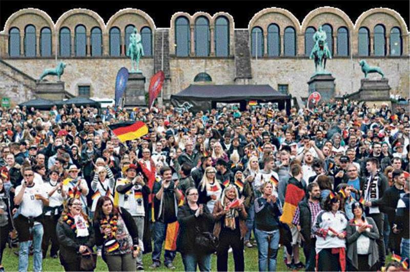 Nach dem etwas spärlichen Auftakt gegen die Ukraine kommen am Donnerstag gut 1800 Fans, um die deutsche Elf gegen Polen anzufeuern.