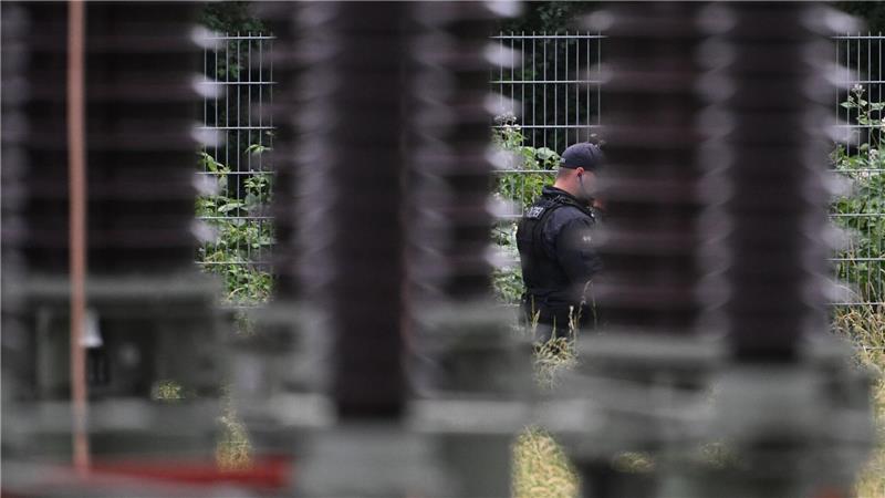Stromausfall nach Feuer - Hinweise auf Brandbeschleuniger Nach dem großflächigen Stromausfall in Reutlingen haben die Ermittler möglichen Brandbeschleuniger gefunden.