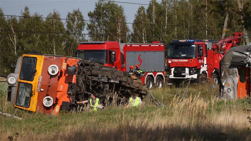 Bummelaktion nach Unfall: Polens Fernzüge verspätet Nach dem schweren Zugunglück in Polen sind die Lokführer für mehr Sicherheit auf der Schiene in den Bummelstreik getreten.