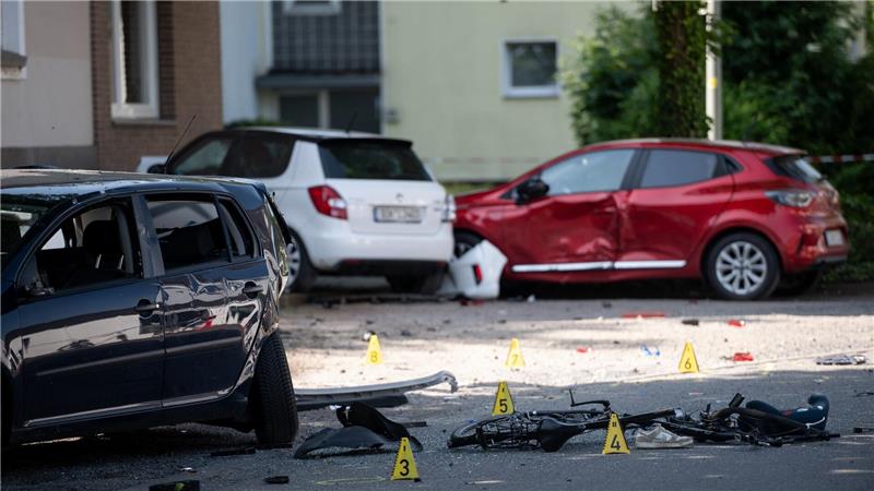 Unfall mit toten Kindern: Ermittlungen gegen Autofahrerin Nach dem tödlichen Unfall in Dinslaken wird bekannt: Die Fahrerin trug wegen einer früheren Ohnmacht am Steuer ein Überwachungssystem für ihr Herz