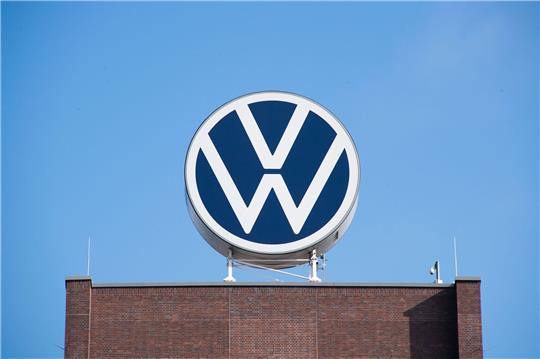Nach den Werken in Portugal und Hannover kündigte jetzt auch das Stammwerk in Wolfsburg an, ab Mitte September die Produktion zu drosseln.