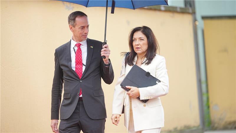 Nach den Worten von Wirtschaftsministerin Reiche geht es unter anderem darum, die Raffineriekapazitäten hochhalten zu können.