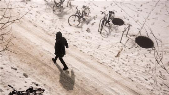 Nach den knackigen Minustemperaturen taut nun der viele Schnee in Hamburg 