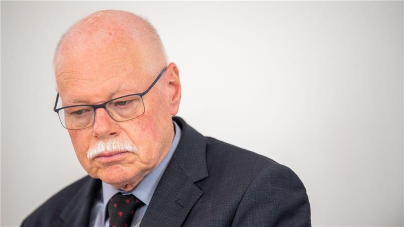 Polizist getötet - Bremens Innensenator reagiert betroffen Nach den tödlichen Schüssen auf einen Polizeibeamten im Saarland reagiert Bremens Innensenator Ulrich Mäurer betroffen. (Archivbild)