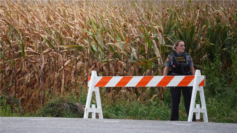 US-Polizisten bei Ermittlungen zu häuslicher Gewalt getötet Nach den tödlichen Schüssen sperrte die Polizei umliegende Straßen.