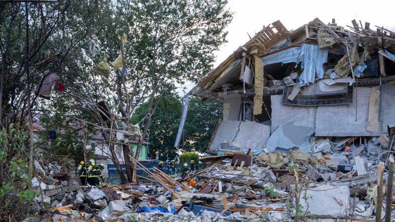 Reihenhaus in Memmingen eingestürzt Nach der Explosion bietet sich ein Bild der Verwüstung.