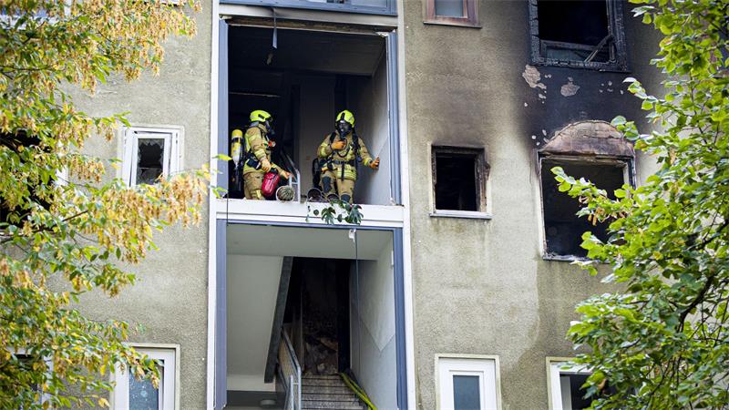 Nach der Explosion brannte eine Etage des Mehrfamilienhauses. 
