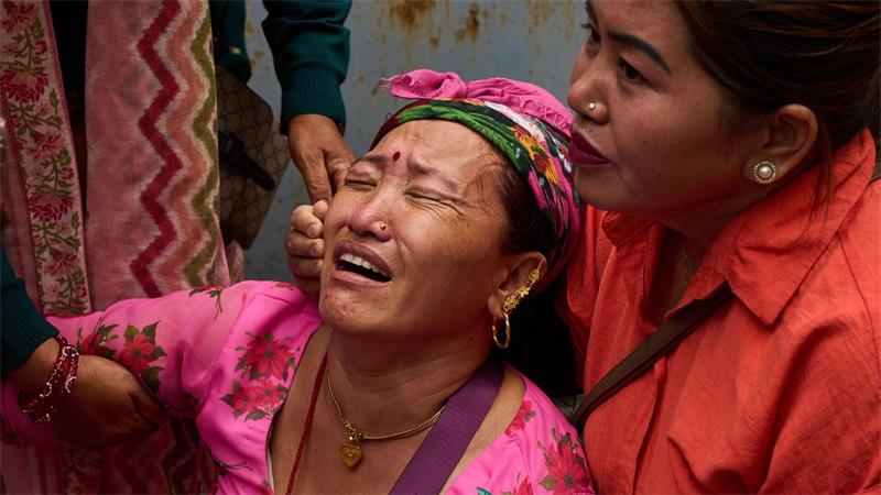 Flut im Himalaya: Hunderte Arbeiter in Kraftwerken vermisst Nach der Flutkatastrophe herrschen in Nepal Trauer und Verzweiflung.