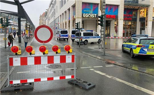 Nach der Geiselnahme in der Dresdner Innenstadt sind noch viele Fragen ungeklärt.