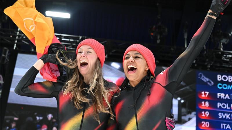 Nach der Gold-Fahrt: Laura Nolte (l) und Deborah Levi.