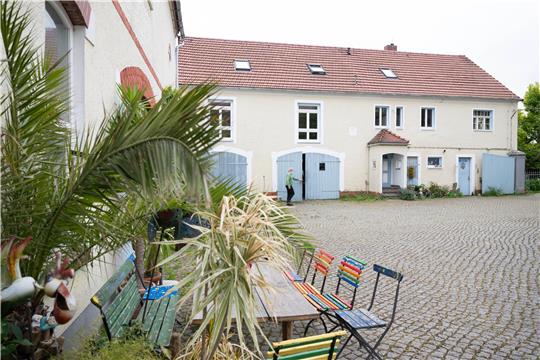 Ein Resthof mit großer Hoffläche.