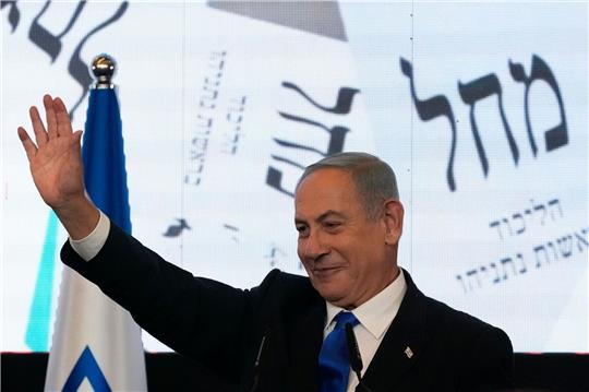 Nach der Parlamentswahl in Israel zeichnet sich der rechtskonservative Oppositionsführer Benjamin Netanjahu als klarer Sieger ab. Mit Hilfe eines rechtsextremen Bündnisses könnte dem Politiker nach gut einem Jahr Opposition so ein Comeback gelingen.