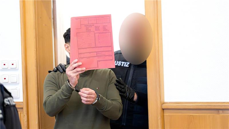 Nach der Urteilsverkündung kam es im Gerichtssaal zu versuchten Übergriffen von Mitgliedern der Opferfamilie auf die Familie des Angeklagten.