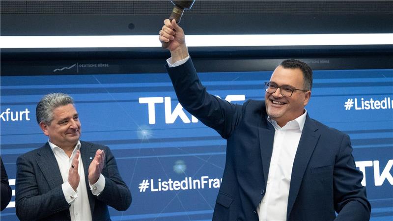 Marineschiffbauer TKMS legt fulminanten Börsenstart hin Nach der ersten Börsennotierung von TKMS wird die Glocke geschwungen.
