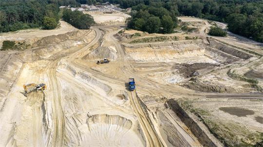 Nach der jahrzehntelangen Nutzung sind Boden und Grundwasser erheblich verunreinigt. 
