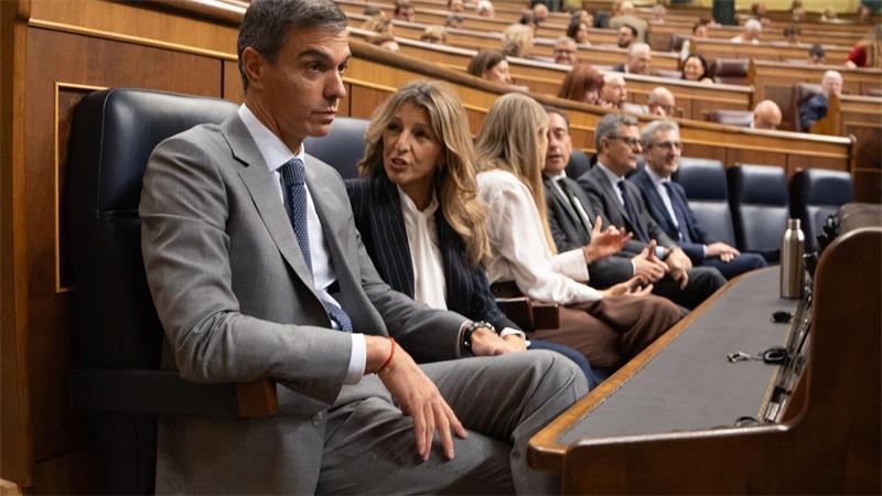 Spaniens Regierungschef Sánchez kündigt Neuwahlen an Nach der krachenden Niederlage seiner Dekrete zur Wohnungspolitik hat Spaniens linker Regierungschef Pedro Sánchez (l) die Notbremse gezogen und Neuwahlen angekündigt. (Archivbild)