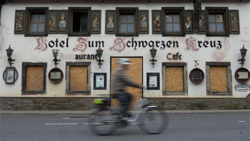 Nach der verheerenden Flutkatastrophe im Ahrtal im Juli 2021 sind in vielen Ortschaften noch immer Wiederaufbauarbeiten im Gange. (Archivbild)