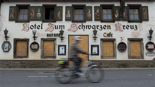 Nach der verheerenden Flutkatastrophe im Ahrtal im Juli 2021 sind in vielen Ortschaften noch immer Wiederaufbauarbeiten im Gange. (Archivbild)