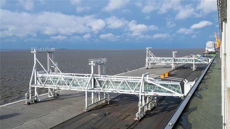 Neue Kaje für Kreuzfahrtschiffe in Bremerhaven Nach drei Jahren Bauzeit ist die neue Columbuskaje des Kreuzfahrtterminals Bremerhaven fertig.